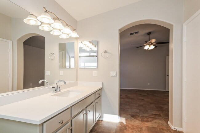 Building Photo - 12913 W Sheridan St