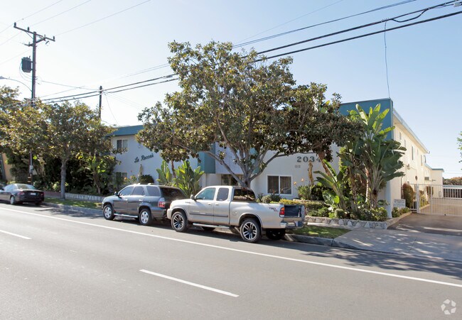 Primary Photo - La Rocca Apartments