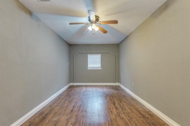 Building Photo - 16041 Stoneham Cir