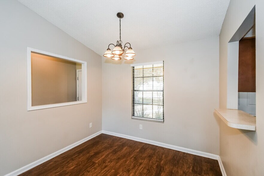 Building Photo - 1545 Kingfisher Blvd