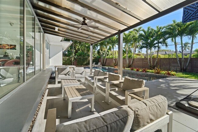 Building Photo - 18 Samana Dr