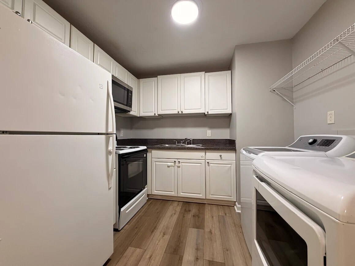 Building Photo - 205 Rustwood Dr