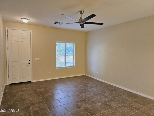 Building Photo - 6111 E Knolls Way N