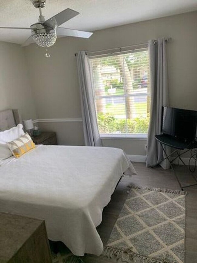 Building Photo - 7891 Manor Forest Blvd