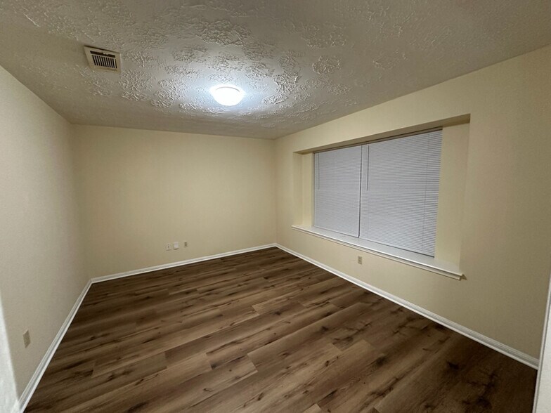 Building Photo - 8419 Bandridge Rd