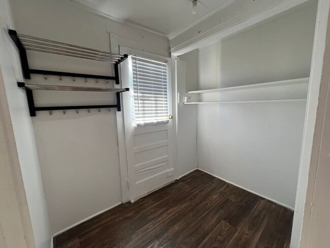 Building Photo - 3/2 Available Now in West Greenville!