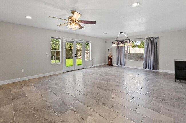 Building Photo - 8464 N 7th Ave