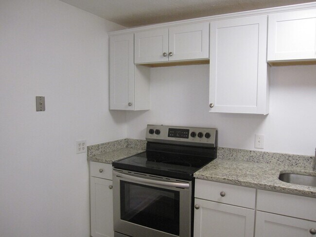 Building Photo - 270 Quarry St