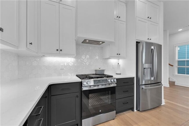 Building Photo - 2047 E Little Crew Dr