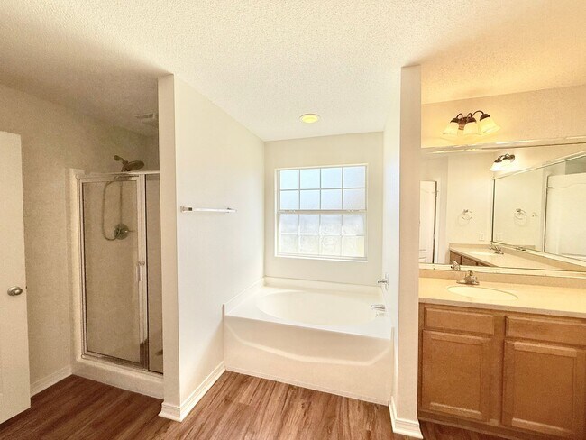 Building Photo - Elegant 4-Bedroom Home - Tanglewood