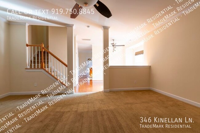 Building Photo - Spacious 4-Bedroom, 2.5-Bathroom Townhouse...