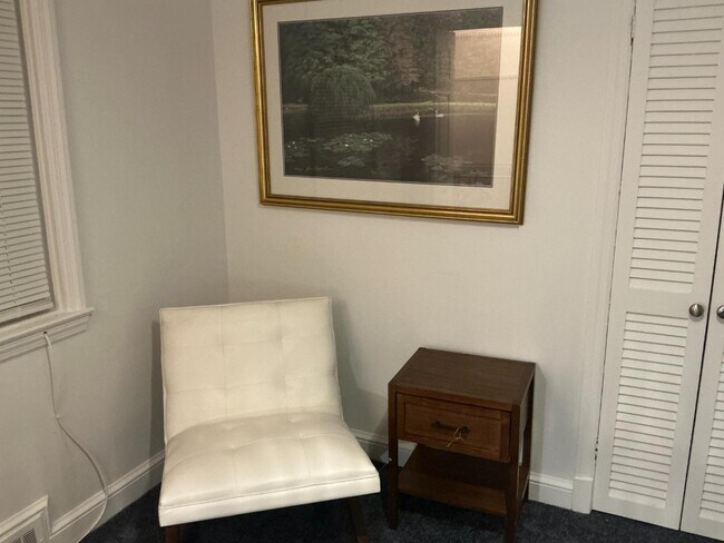 Building Photo - 5561 Ashbourne Rd