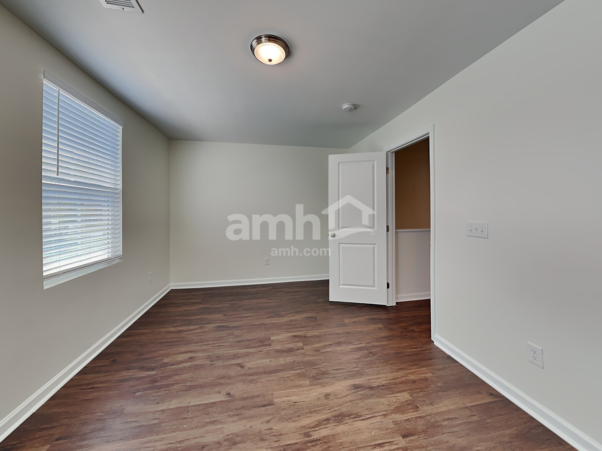Building Photo - 204 Castlebrook Dr