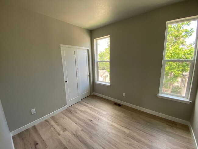 Building Photo - Welcome To Your New Home At Overlook Station
