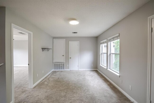 Building Photo - 2504 Byfield Dr