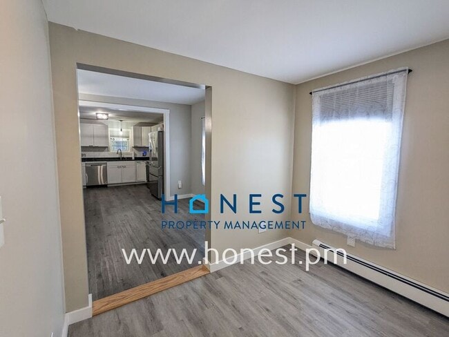 Building Photo - 162 College Ave