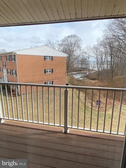Building Photo - 1124 Chesapeake Dr