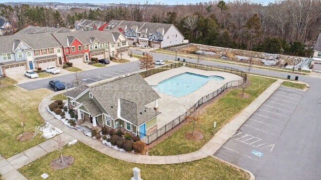 Building Photo - 11007 Discovery Dr NW