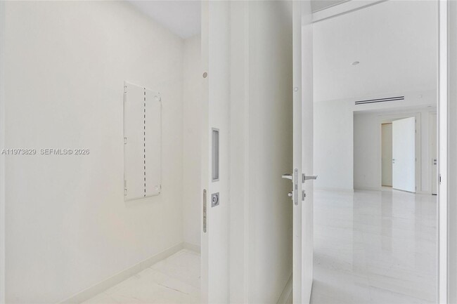 Building Photo - 300 Biscayne Blvd Way