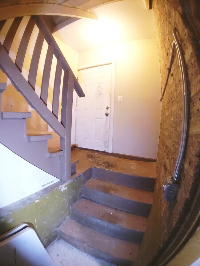 Building Photo - 5134 W Henderson St