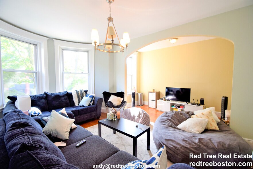 Building Photo - 184 Saint Paul St