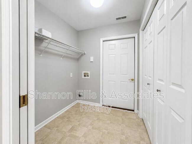Building Photo - 3057 Orchard Ridge Cir