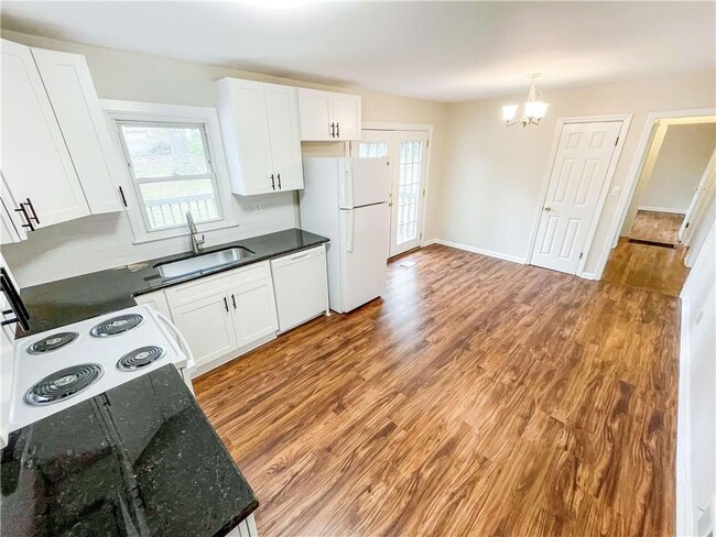 Building Photo - 383 Norton Cir SE