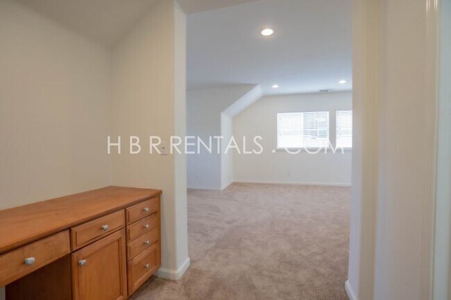 Building Photo - Charming 3-Bed, 3-Bath with 2,037 Sq Ft of Comfort in Mountain House!