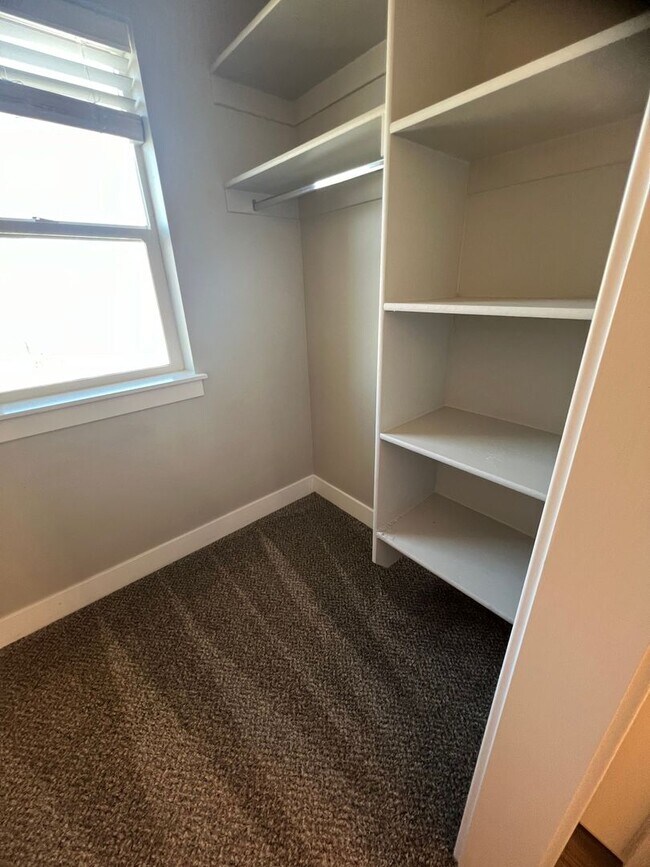 Building Photo - 3 Bed/2 Bath Townhome Available Soon!!