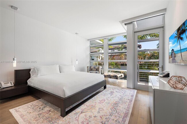 Building Photo - 440 S Hibiscus Dr