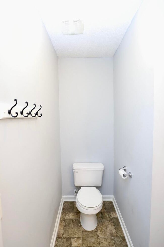 Building Photo - 60 Vinca Ct