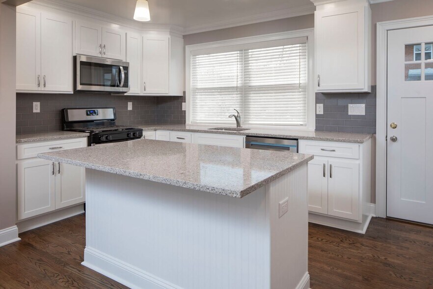 Interior Photo - The Courtyard @ Clifton: In-Unit Washer & ...