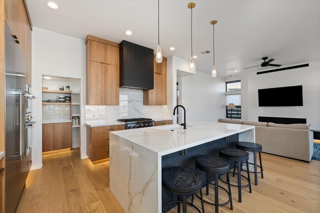 Building Photo - Waterfront End-Unit | 3 Bed | 3 Bath | 2,189 Sq. Ft. | Gated Community | Luxury Lake Living