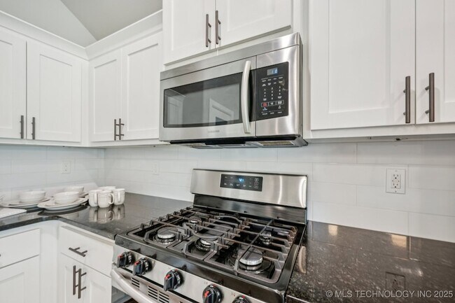 Building Photo - 6370 E 146th St S