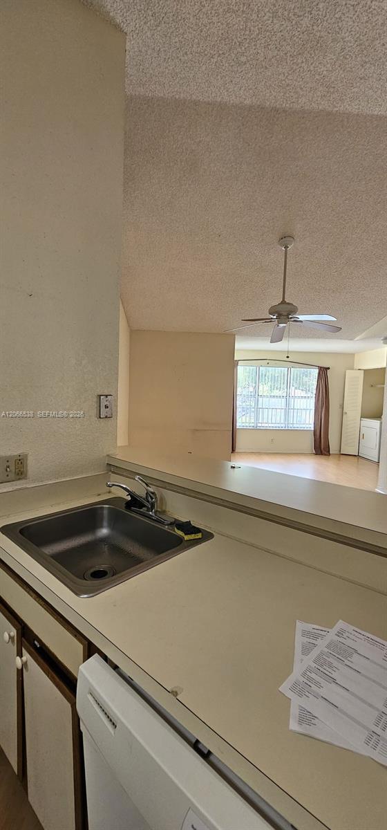 Building Photo - 3470 Pinewalk Dr N