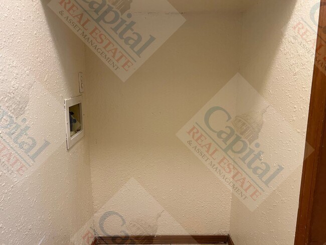 Building Photo - 1322 Glen Oaks Ct