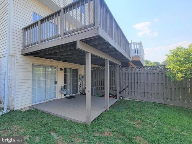 Building Photo - 3989 Hartlake St