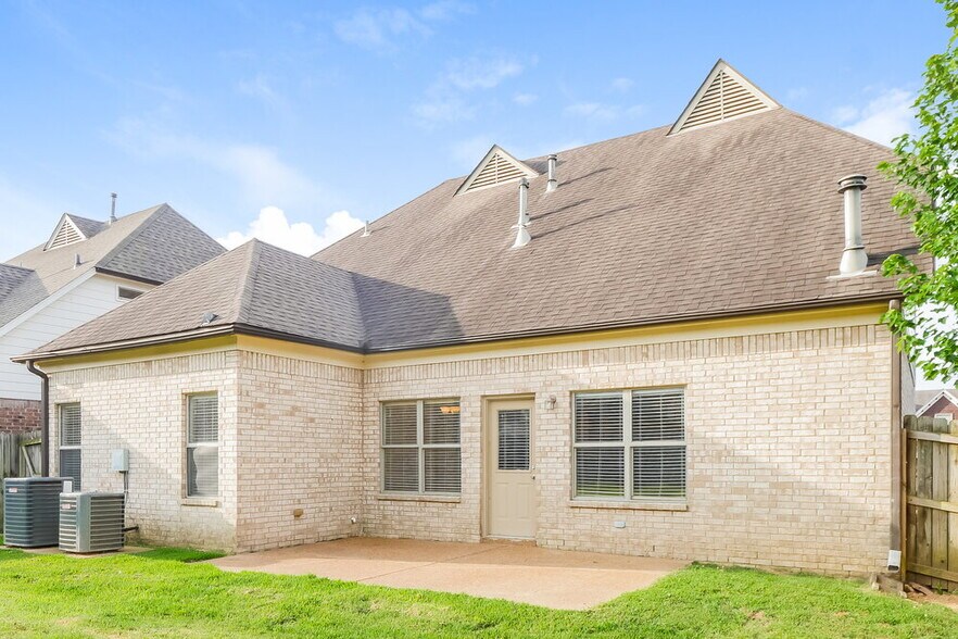 Building Photo - 445 Green Willow Cove