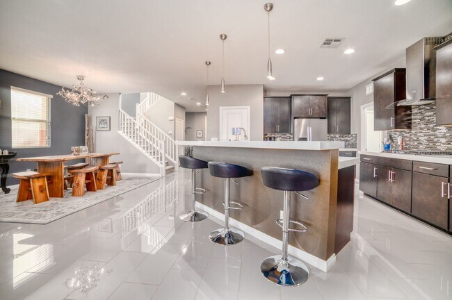 Building Photo - SUMMERLIN - FULLY FURNISHED - ALL UTILITIE...