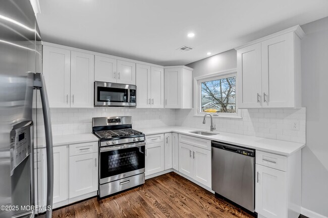 Building Photo - 1230 Dove St