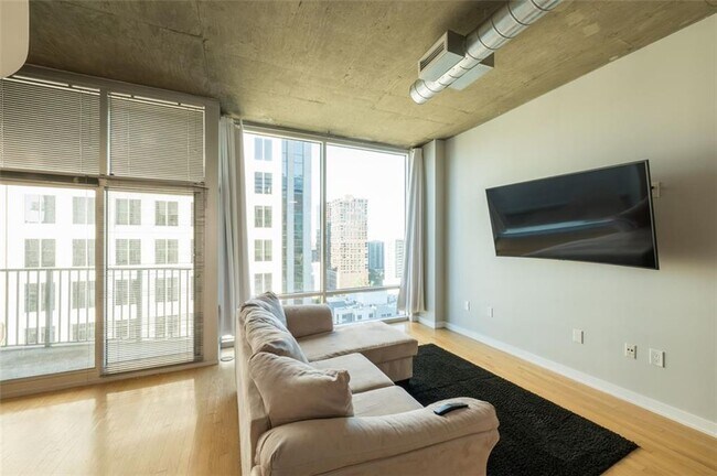 Building Photo - 943 Peachtree St NE