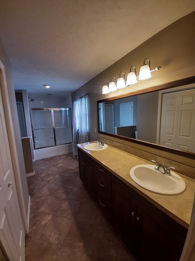 Building Photo - 1103 Belladonna Dr