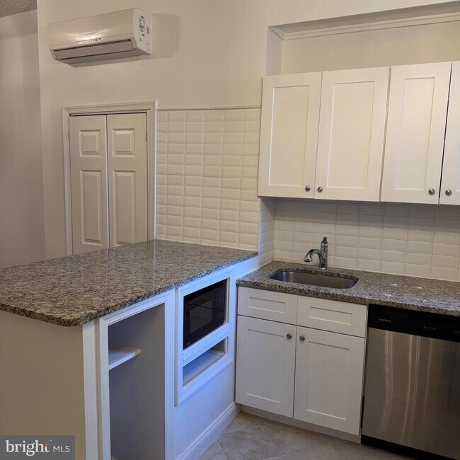 Building Photo - 753 S 22nd St