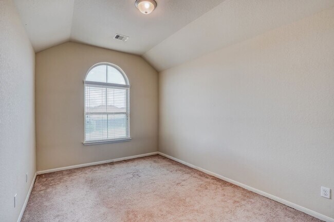 Building Photo - 4 BR/3.5BA | Newly Renovated Single Family Home | Fenced backyard | Study & Game Room | In Grand ...