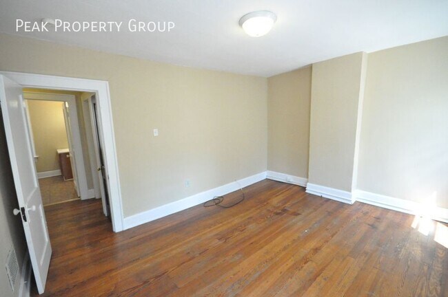 Building Photo - 406 E Northwood Ave