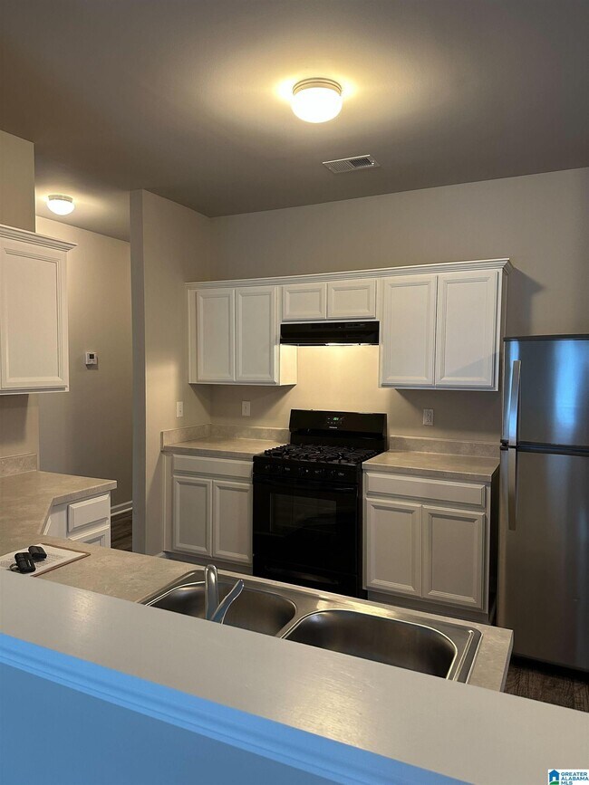 Building Photo - 401 Woodland Trl