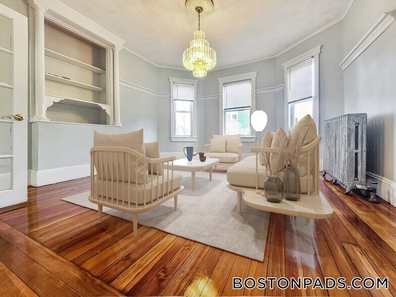 Primary Photo - 110 Howland St