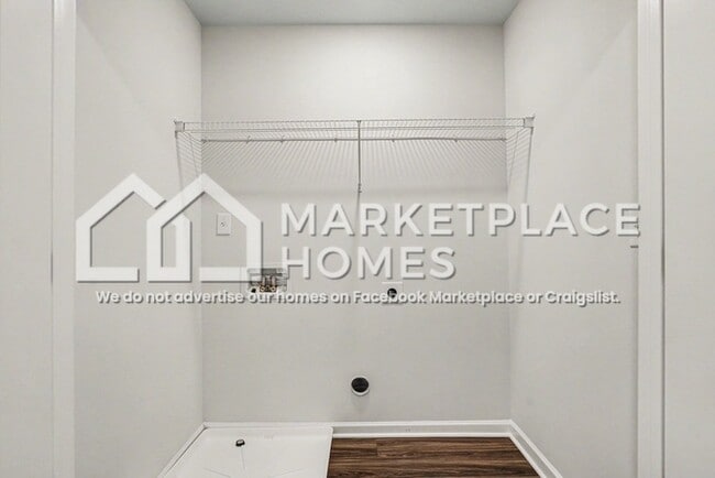 Building Photo - 425 Oakwood Dr NW