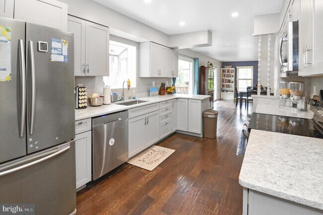 Building Photo - 6303 Gabriel St