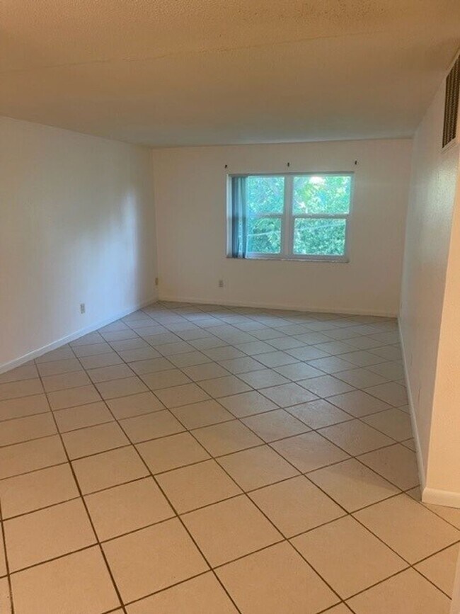 Building Photo - 2BR 2BA CONDO LOCATED CLOSE TO PORT CANAVERAL